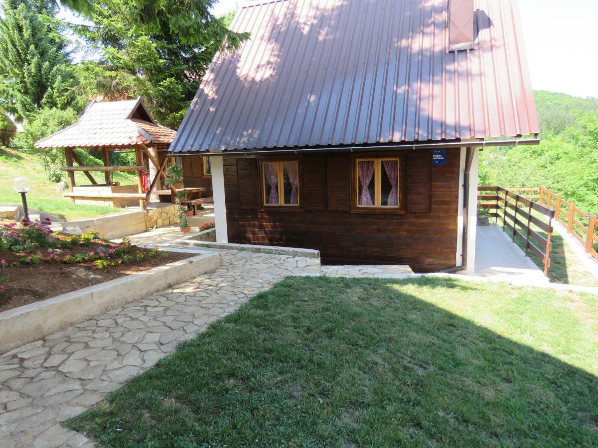 Guesthouse Stefanac 오토칵 외부 사진