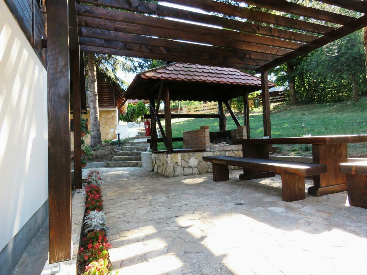 Guesthouse Stefanac 오토칵 외부 사진